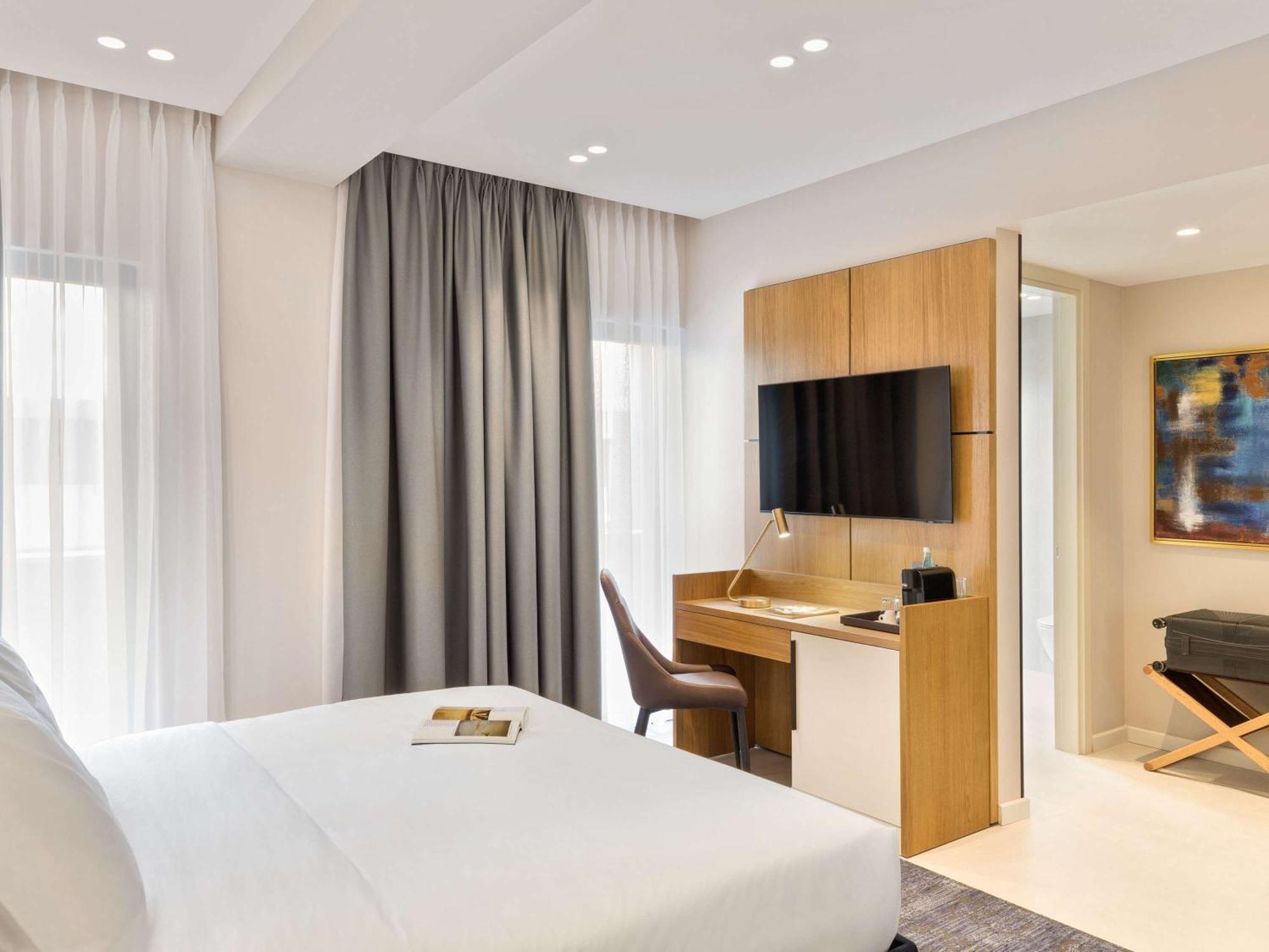 Mercure Tirana Bagian luar foto