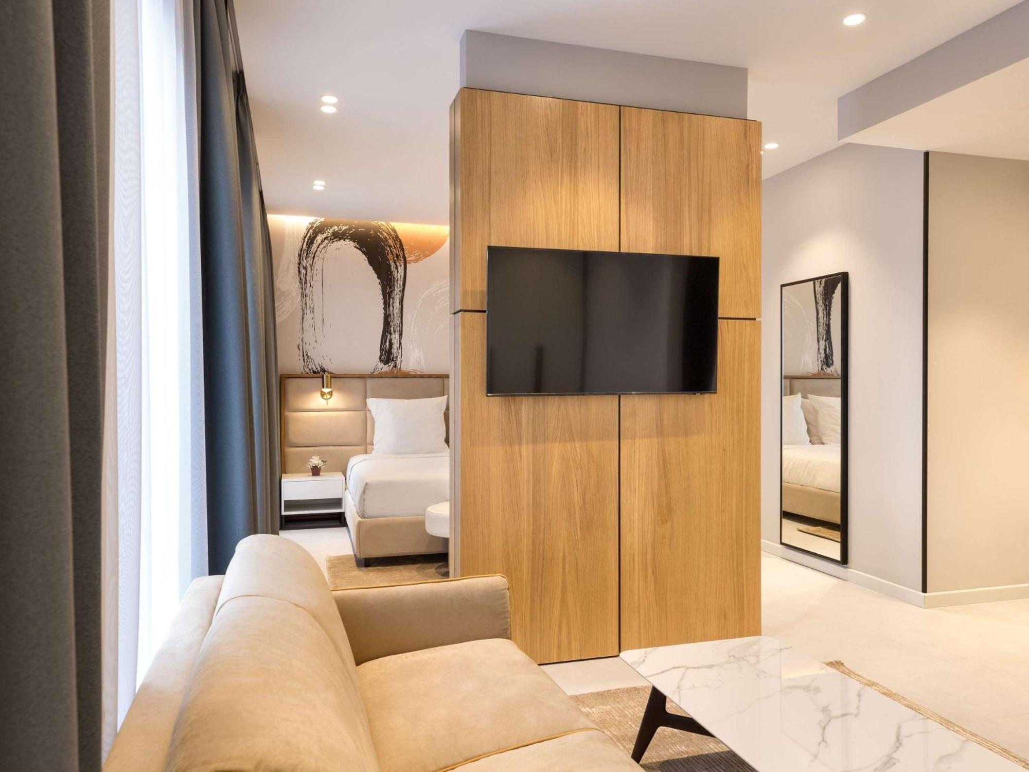 Mercure Tirana Bagian luar foto