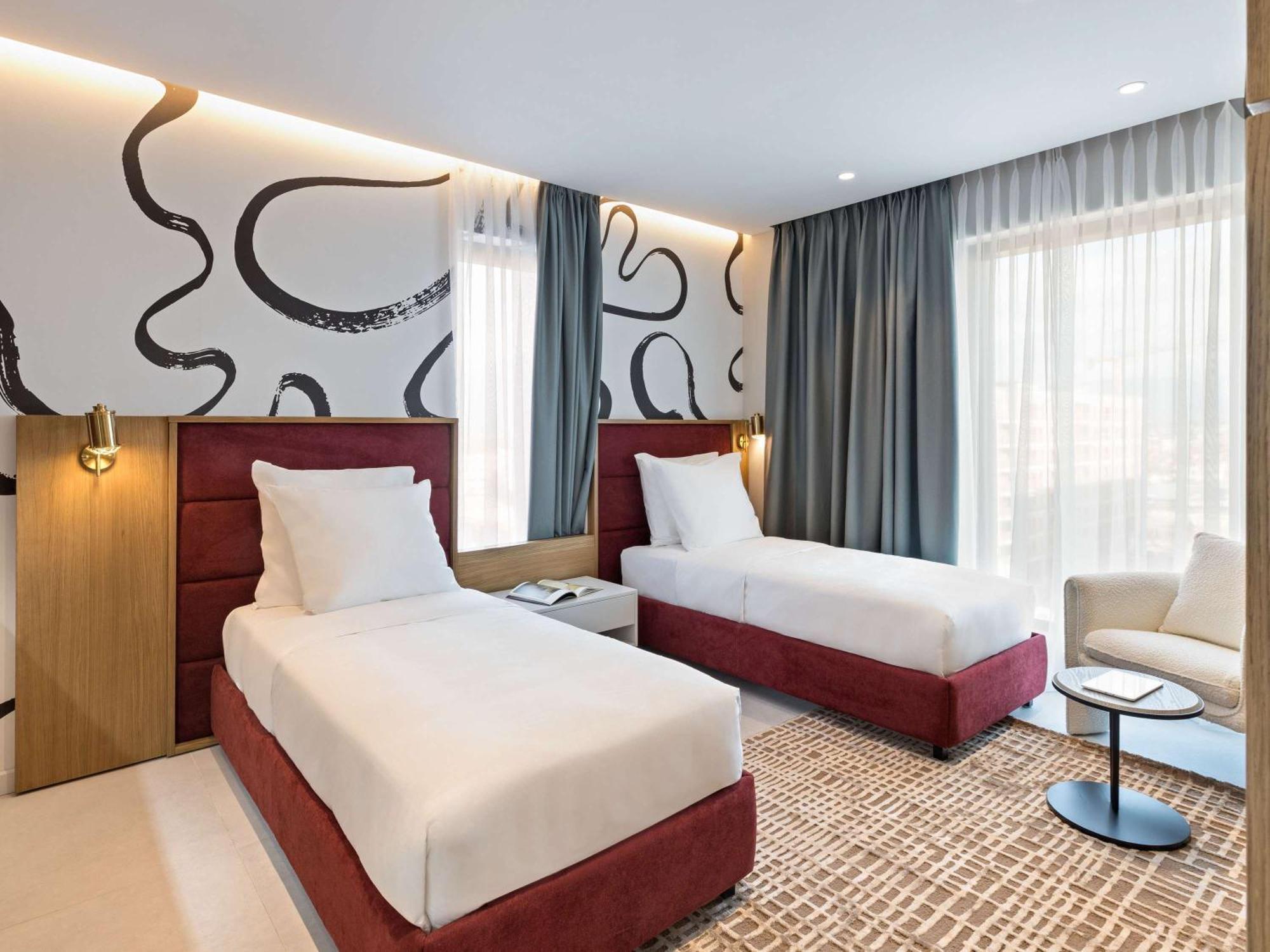 Mercure Tirana Bagian luar foto