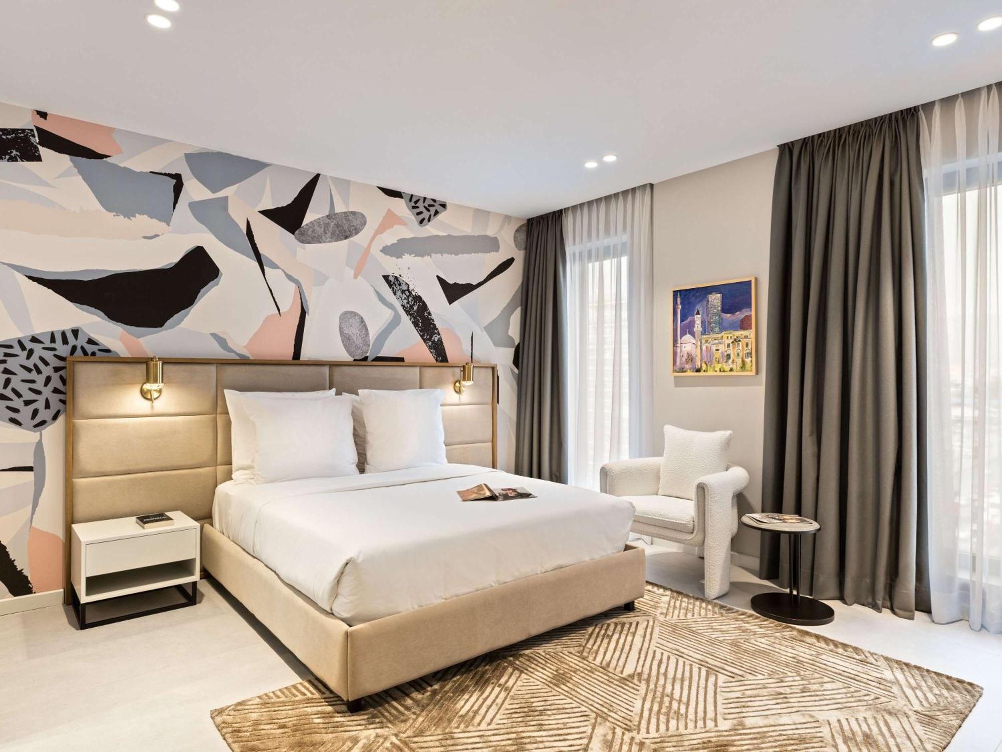 Mercure Tirana Bagian luar foto