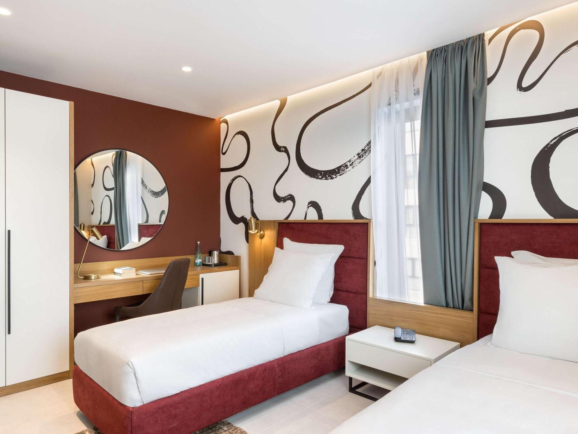 Mercure Tirana Bagian luar foto