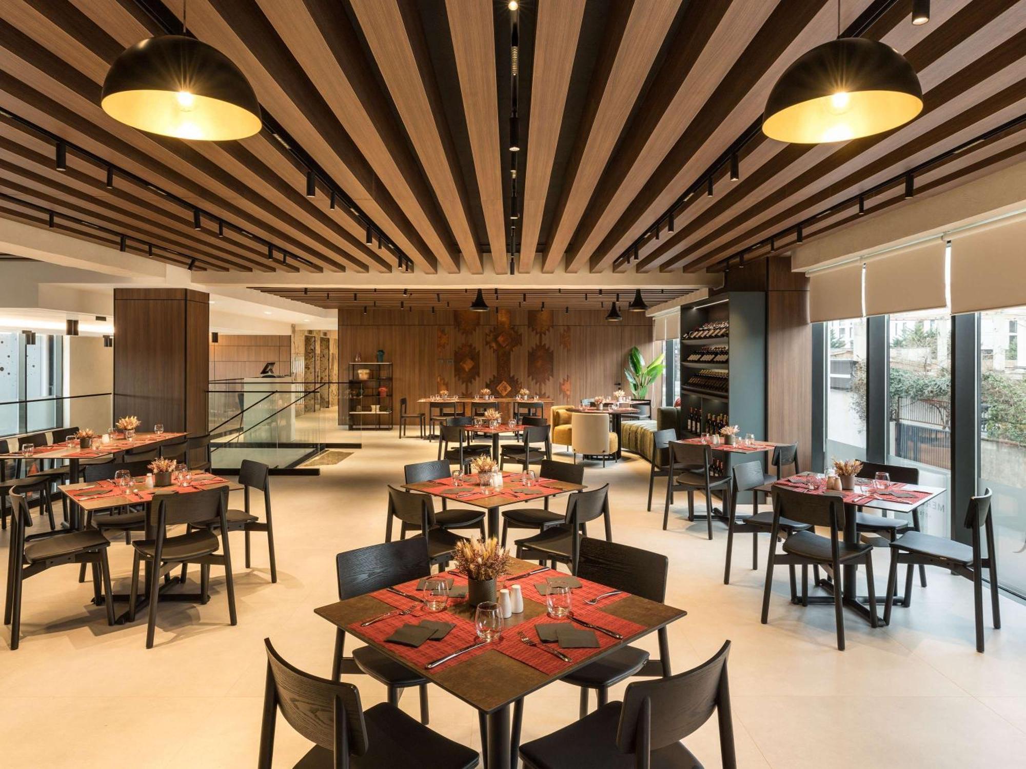 Mercure Tirana Bagian luar foto