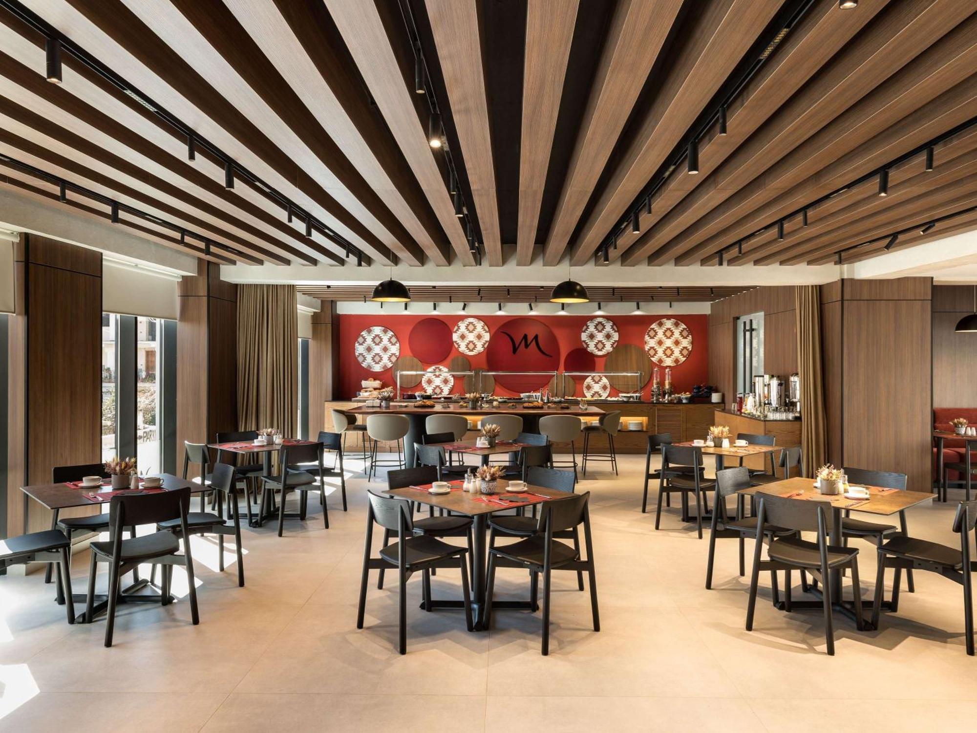 Mercure Tirana Bagian luar foto