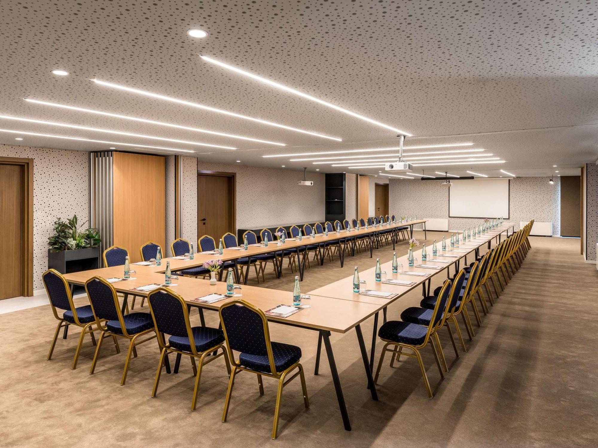 Mercure Tirana Bagian luar foto