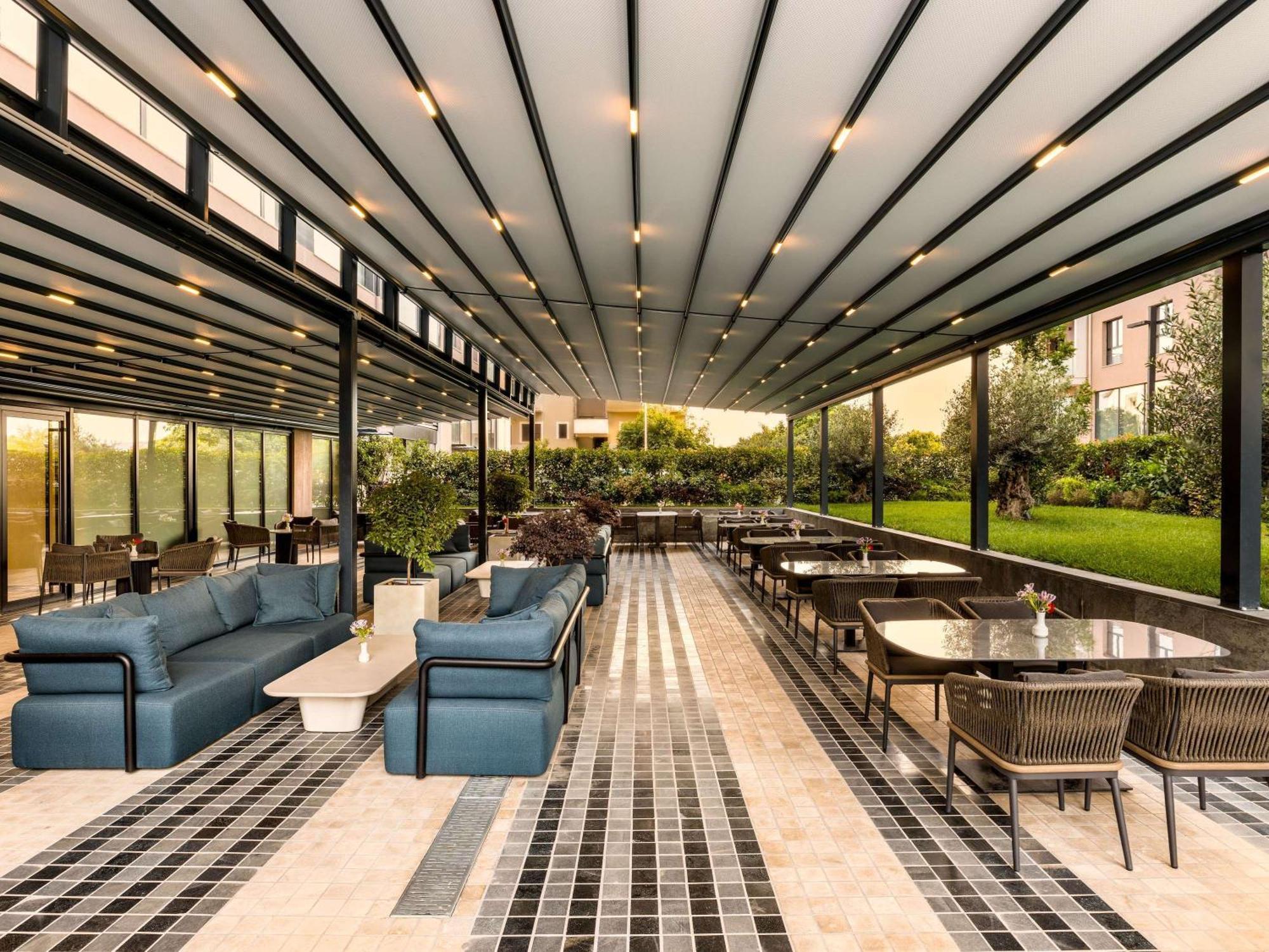Mercure Tirana Bagian luar foto